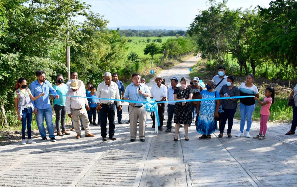 Gobierno municipal entregó obra de mejoramiento de camino rural