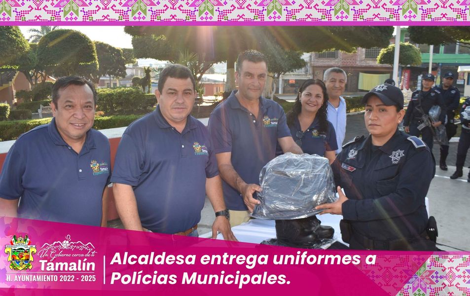 Entregan uniformes a policía Municipal de Tamalín.