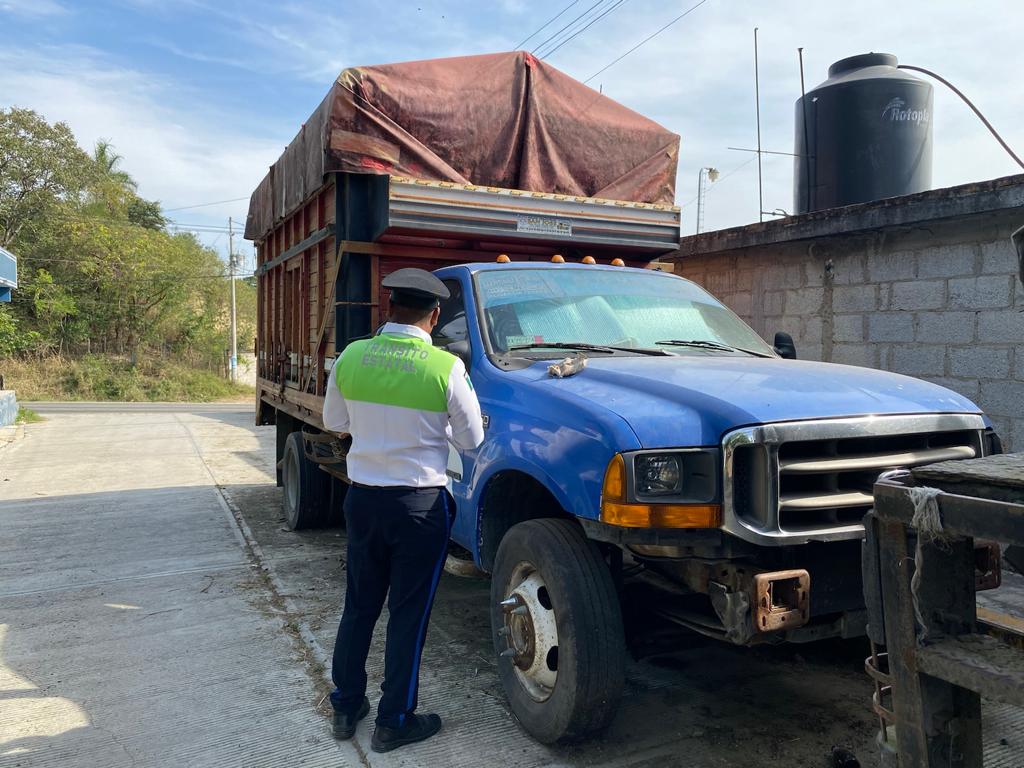 Tránsito Estatal de  Naranjos, libera vehículos maceta en Tamalin.