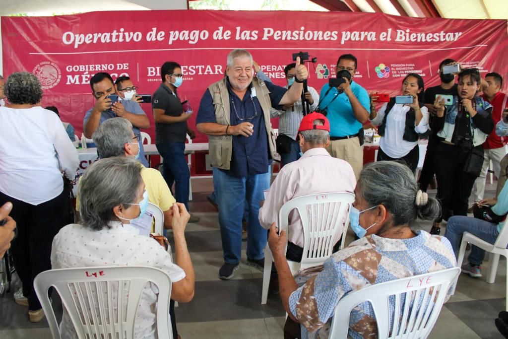 Ofrece Manuel Huerta su nuevo número de WhatsApp para atender a la población