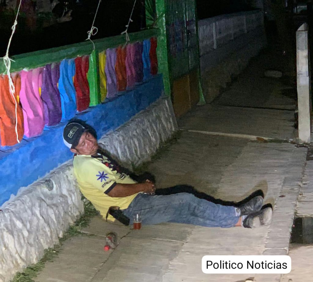 Alcoholizado hermano del Alcalde de Ixcatepec